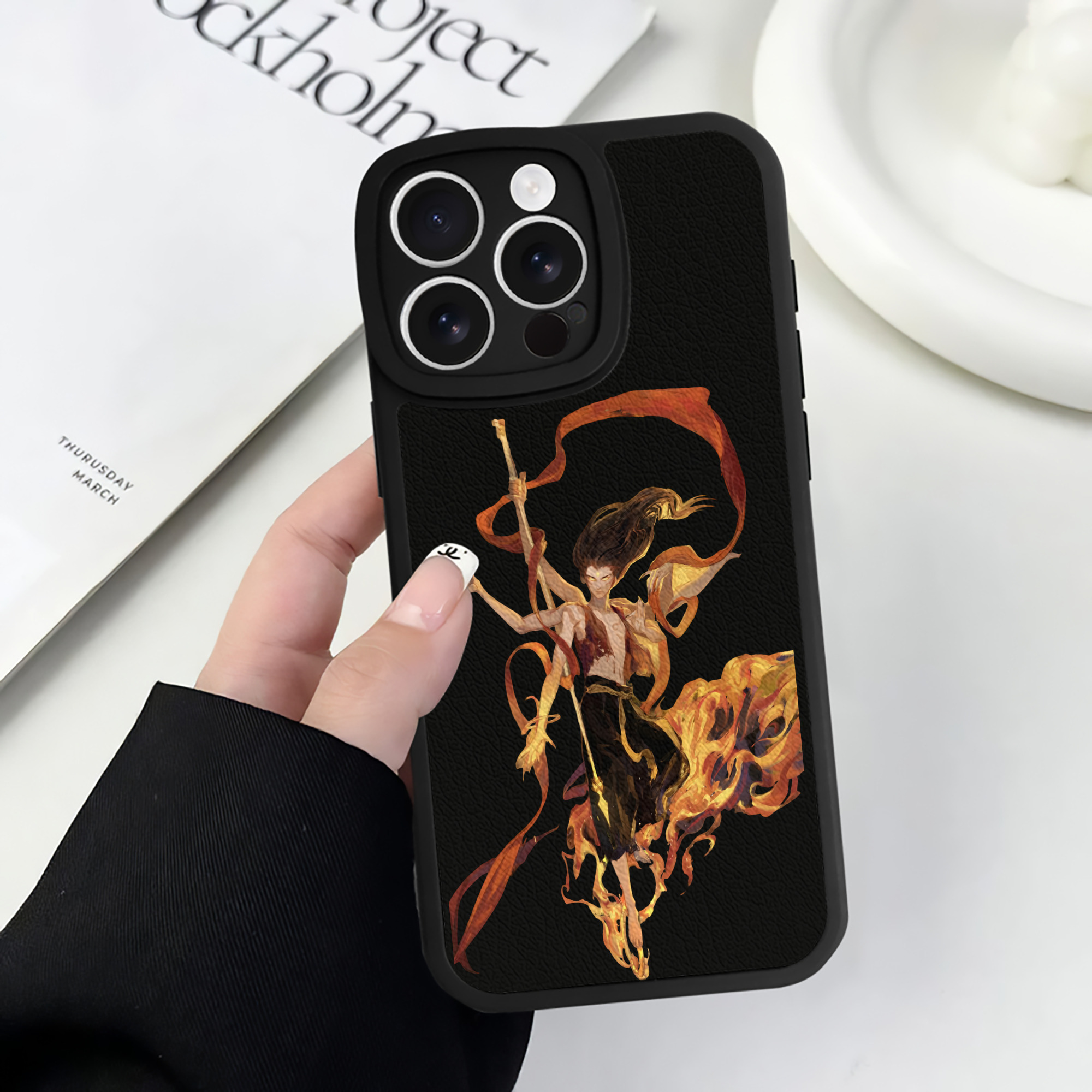 （画像用） Ne Zha 2 ナタ 魔童の大暴れ 【iPhone 16シリーズ対応】シリコンスマホケース（レザー調） 材質：シリコン